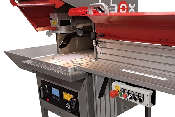 L-Box Extend: Die kompakte Lasermarkierstation für lange Werkstücke