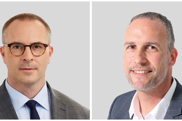 Dr. Henning Grönzin, CTO und technischer Geschäftsführer bei Leuze (links) und Elmar Koch, Managing Director BEA Europe.