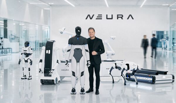 Neura-CEO David Reger (Mitte, mit schwarzem Anzug :-)