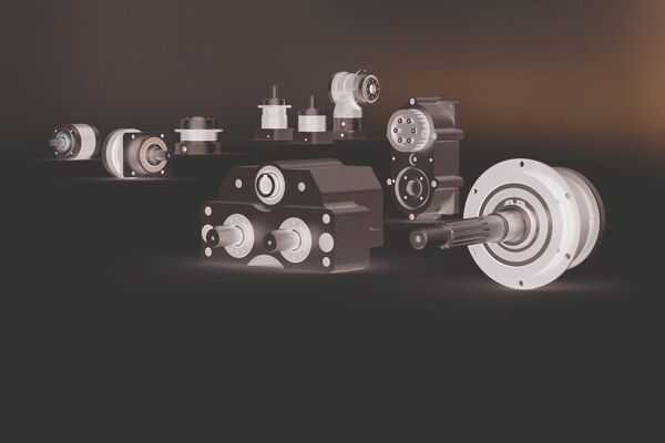 Sondergetriebe (im Vordergrund) kommen zum Einsatz, wo Standard- oder modifizierte Standardgetriebe an Grenzen stossen. Ihre Entwicklung erfolgt im engen Dialog zwischen Hersteller und Kunde.