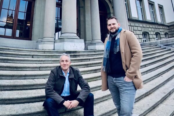 Die Gründer von RWAI, Simon Spalinger (li.) und Lukas Tuggener, einem Spin-off des Centre for Artificial Intelligence (CAI) der ZHAW.