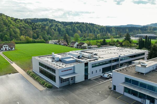«Local for Local» gilt auch für die Schweiz und daher wird auch in Roggwil investiert. Hier das Werk 3, das 2025 eröffnet wurde. Bild: Schneeberger