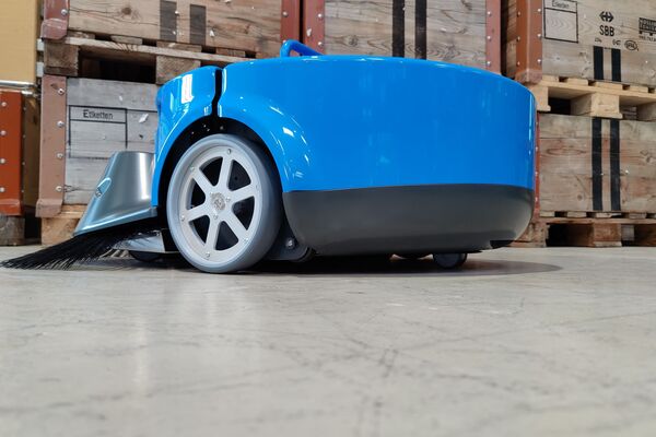 Im Kreis der Scale-ups: Kemaro mit ihrem industriellen Kehrroboter. (Bild: Kemaro)