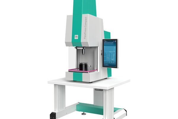 Tox FlexPress Compact Servopresse in der Produktion bei Abnox