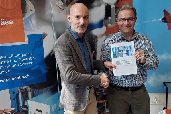 Roland Stamm (l.), Manager Indirect Sales SMC Schweiz AG und Daniel Frefel, Geschäftsführer Prematic