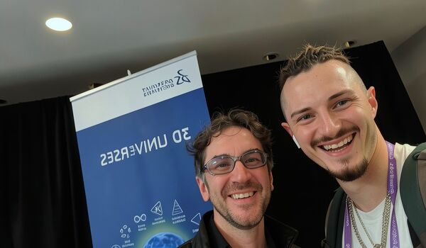 Hacker, Futurist und «Inventor Capitalist» Pablos Holman zusammen mit unserem Autor Thomas Back an der 3DXW26 in Houston. (Bild: Thomas Back)