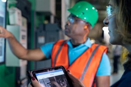 Datenerfassung und -auswertung sind wichtige Werkzeuge bei der Optimierung von Produktionsprozessen.