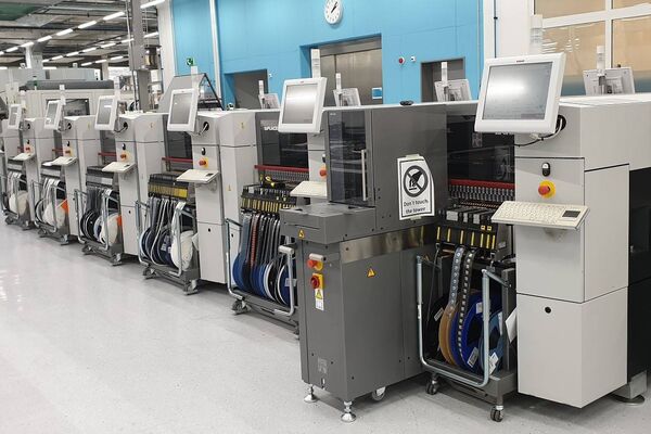 ASM Full Line-Fertigungslösung mit sechs SIPLACE SX-Modulen