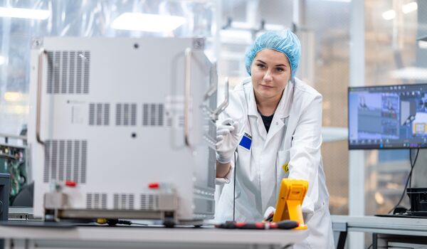 Trumpf HiPIMS-Anlage beschichtet Glassubstrate für KI-Chips