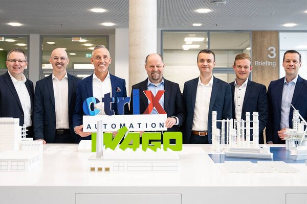 von links: Marco Henkel, Thomas Burklé, Steffen Winkler, Johannes Pfeiffer, Tom Roca, Bennet Dragon und Dr. Heiner Lang