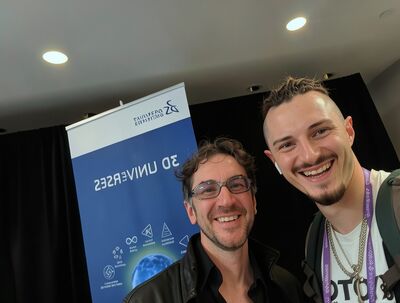 Hacker, Futurist und «Inventor Capitalist» Pablos Holman zusammen mit unserem Autor Thomas Back an der 3DXW26 in Houston. (Bild: Thomas Back)