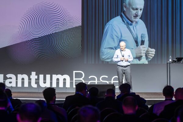 mit Daniel Loss, Professor an der Universität Basel