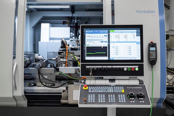 Einfache Bedienung: Auf dem HMI von Siemens lassen sich mehrere Bedieneroberflächen – auch von Drittanbietern – übersichtlich darstellen.