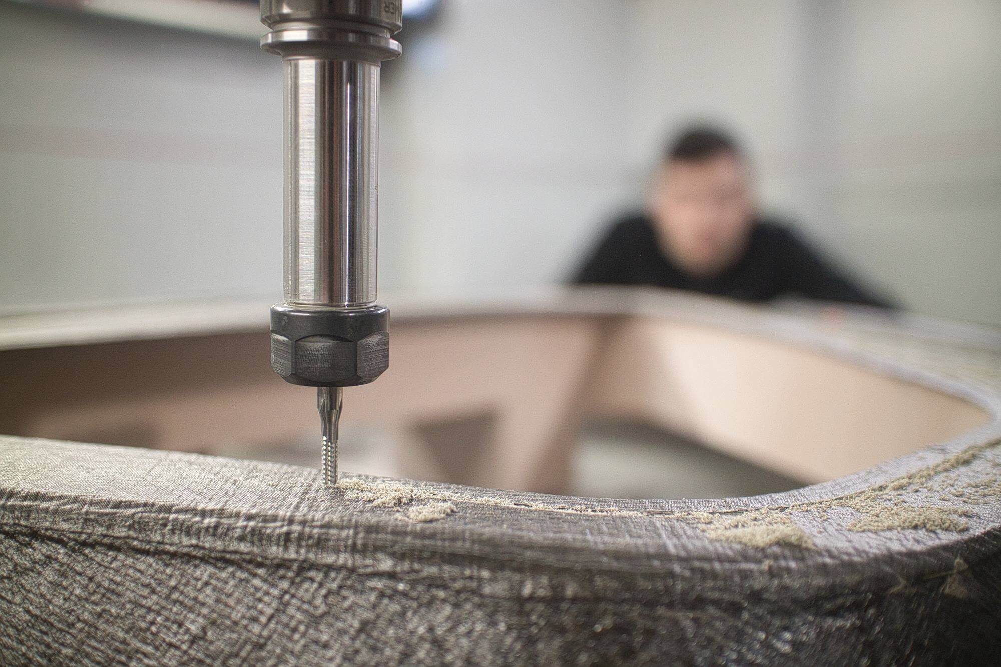 Germa Composite stellt aus Naturfasern vor allem Karosseriebauteile her. Im Bild: eine Innenverstärkungsschale für eine Fahrzeug-Fronthaube. (Bild: HG GRIMME SysTech/Kai Rüsberg)