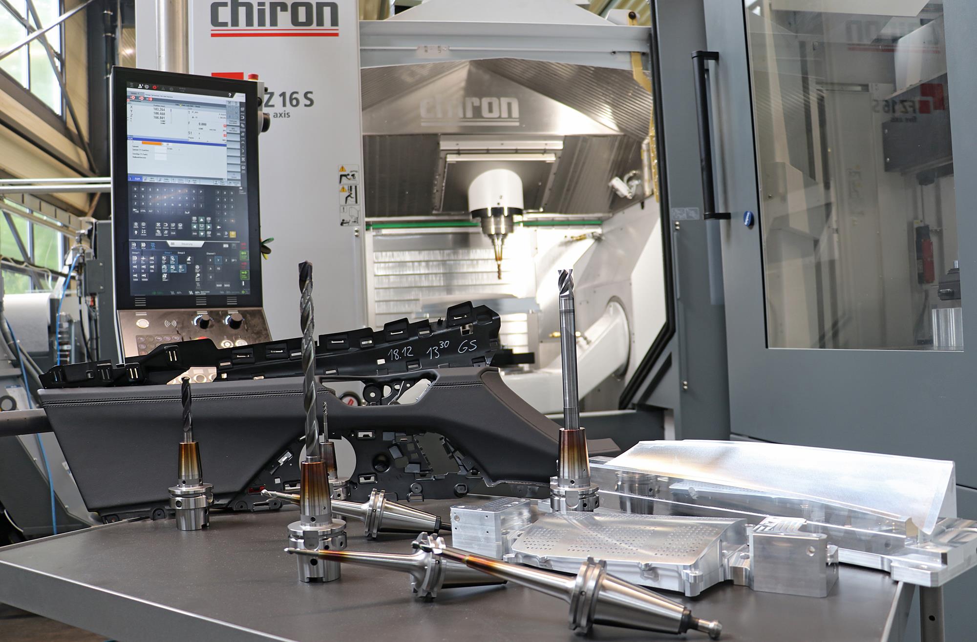 Zu den topmodernen Bearbeitungszentren bei Greidenweis gehört die fünfachsige Chiron FZ 16 S