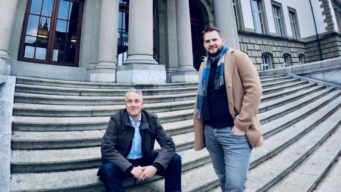 Die Gründer von RWAI, Simon Spalinger (li.) und Lukas Tuggener, einem Spin-off des Centre for Artificial Intelligence (CAI) der ZHAW.