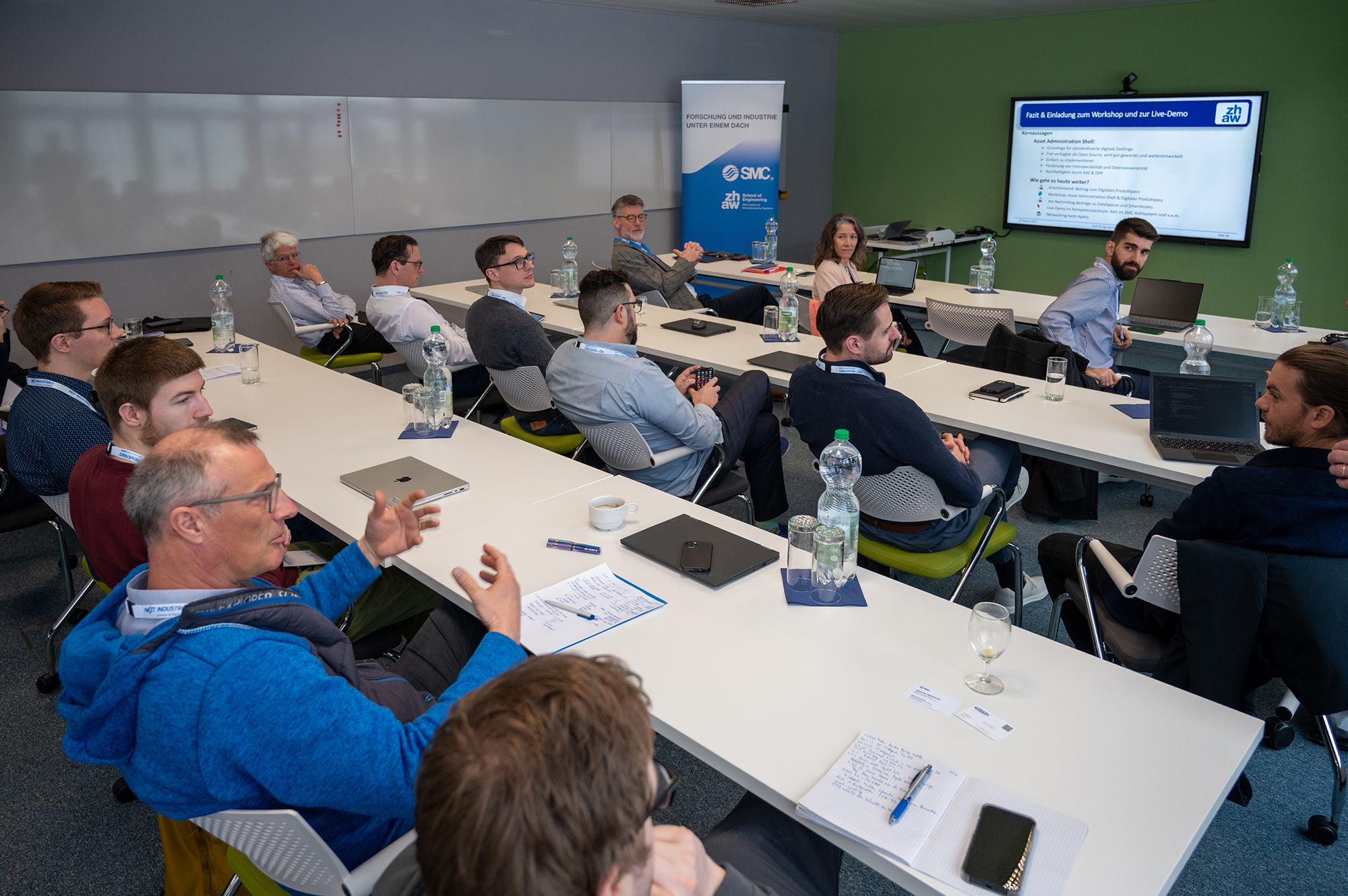 Rund 20 Teilnehmer besuchten den Praxiszirkel «Standardisierte Digitale Zwillinge als Schlüssel zu nachhaltiger, sicherer und smarter Industrie» bei SMC Schweiz AG in Weisslingen