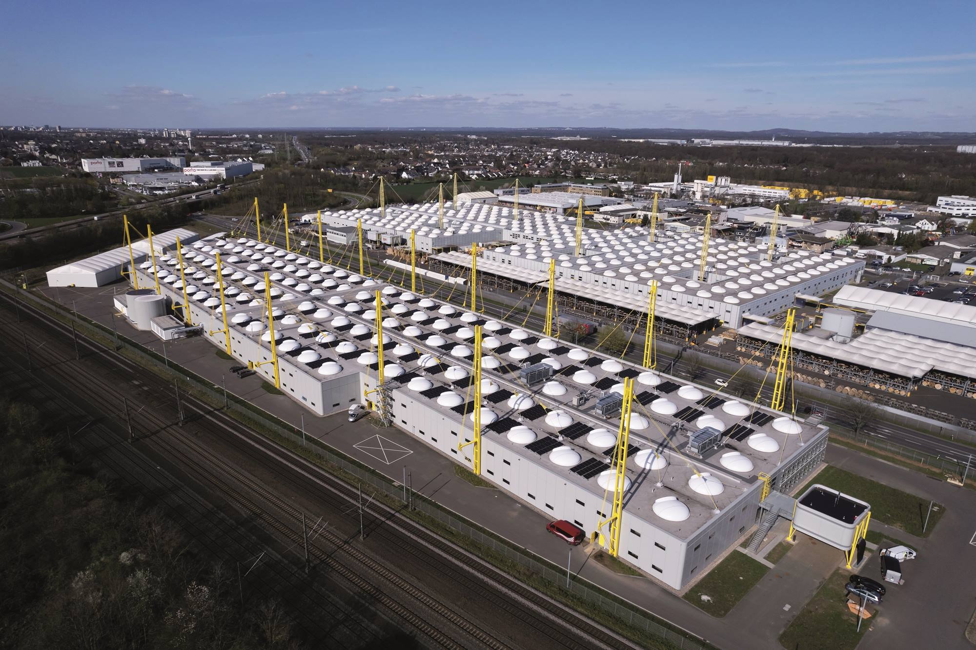 Mittlerweile umfasst der gesamte Igus Campus in Köln, wo das Unternehmen produziert, testet und forscht, rund 218.000 Quadratmeter. (Quelle: Igus GmbH)