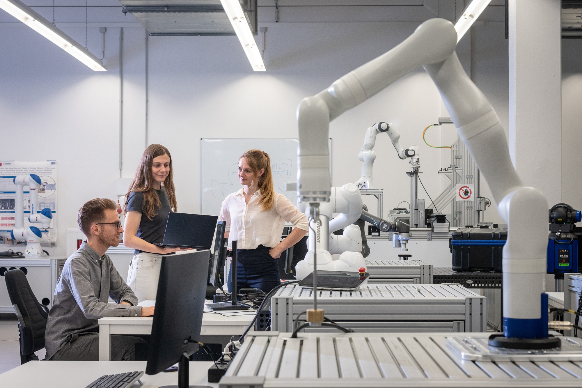 Die Forschenden Alessandro Melone, Kübra Karacan und Robin Kirschner (v.l.n.r)