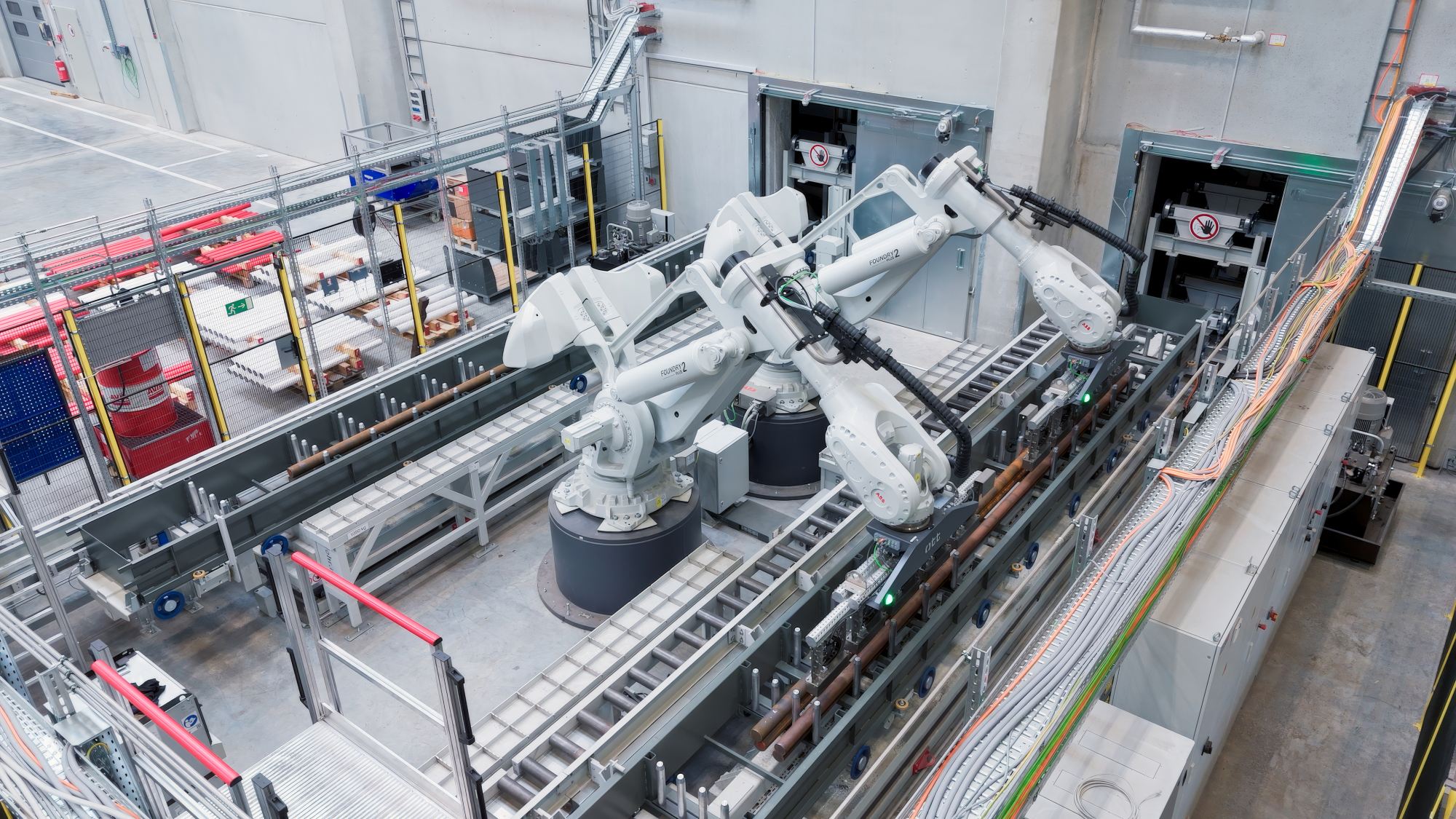 Die Liebherr-Components Kirchdorf GmbH verarbeitet in einem automatisierten Metall-Sägezentrum Langgut aus Stahl für Hydraulikzylinder, und das besonders effizient und präzise.
