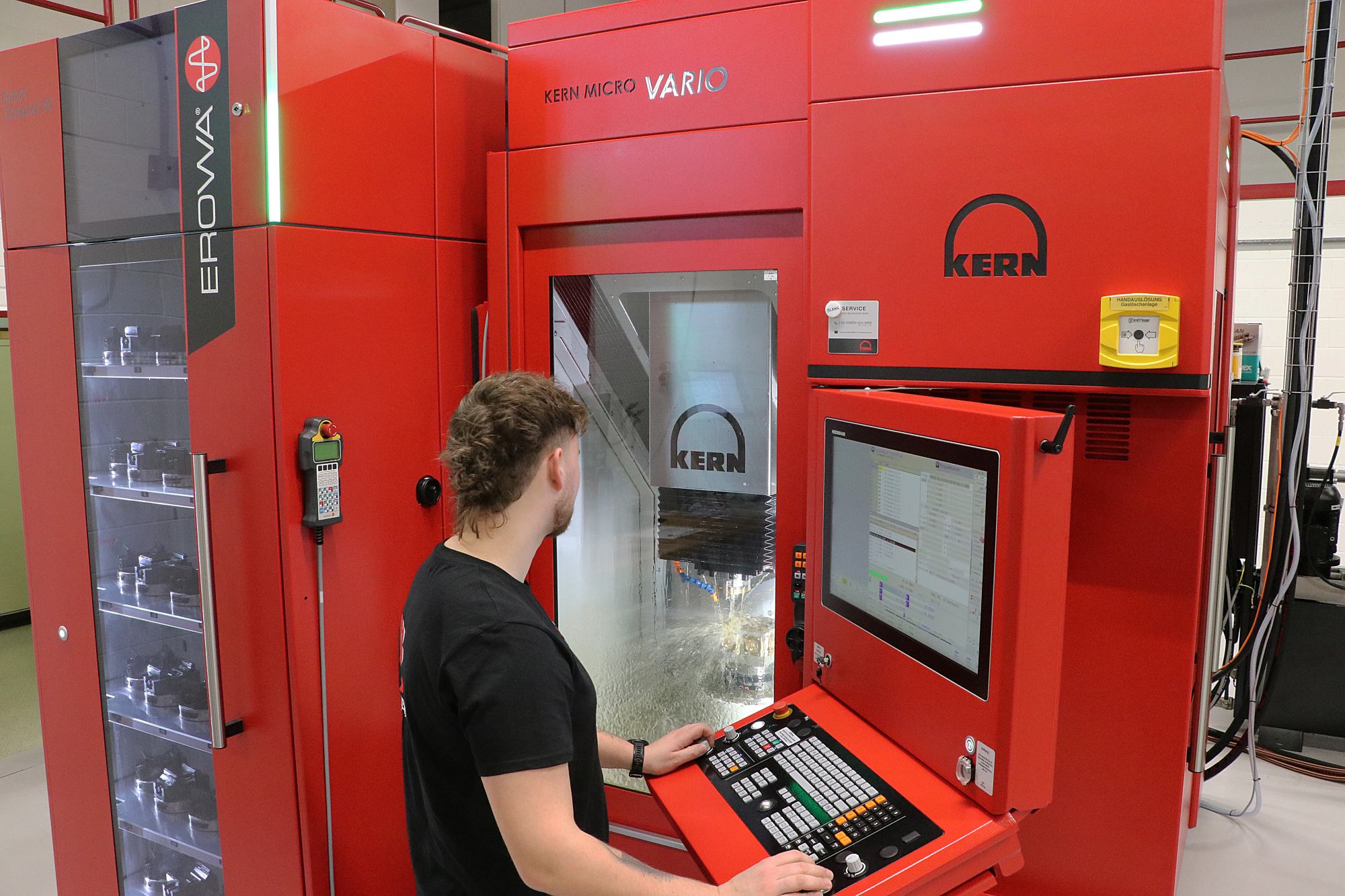 Wenn Kevin Riccius seine Kern Micro Vario vor dem Feierabend startet, macht er sich keine Sorgen: «Ich weiss, dass mit dieser Maschine nichts passieren kann und am nächsten Tag alles passt.»