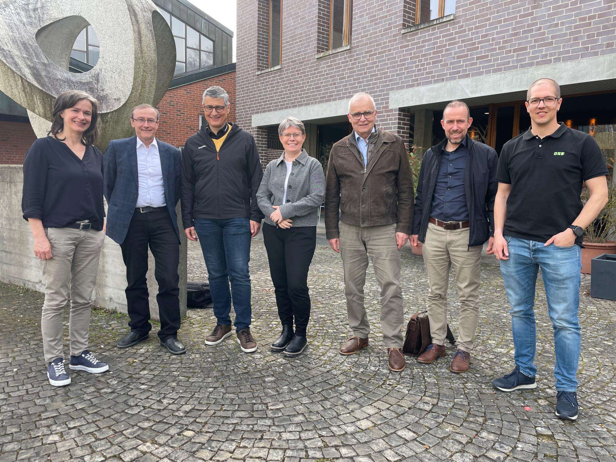 Verein Form3D (von links): Geschäftsführerin Monika Weder mit Vorstand: Martin Stöckli, Enzo Armellino, Gabriela Mathys, Pierangelo Gröning, Adriaan Spierings, Fabian Graber.