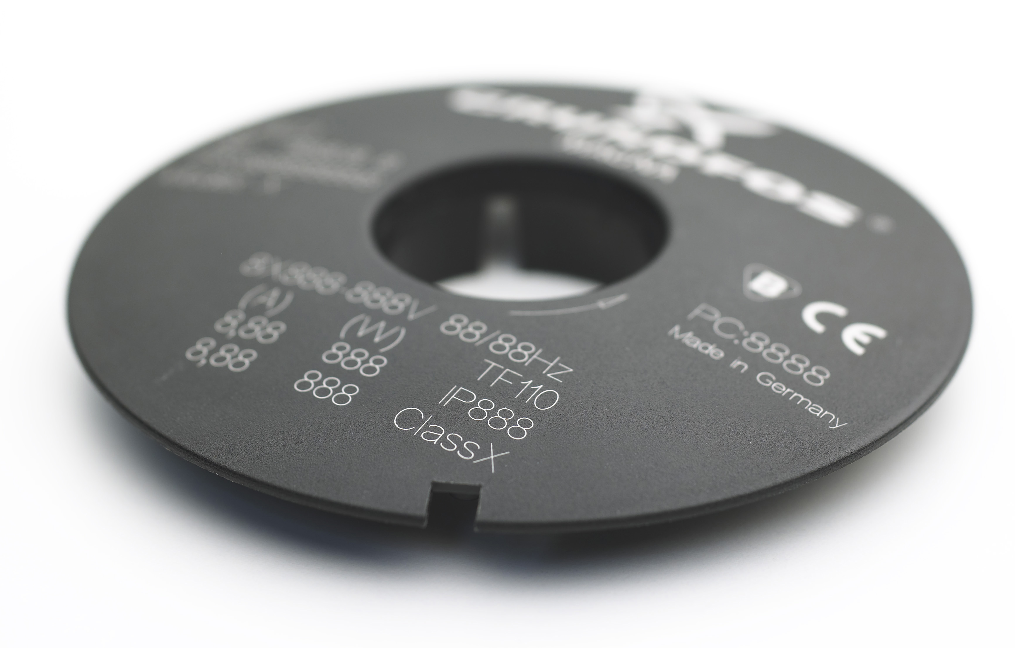 Neben digitalen Kennzeichnungen wie QR-Codes sind auch menschenlesbare Warnhinweise relevant.