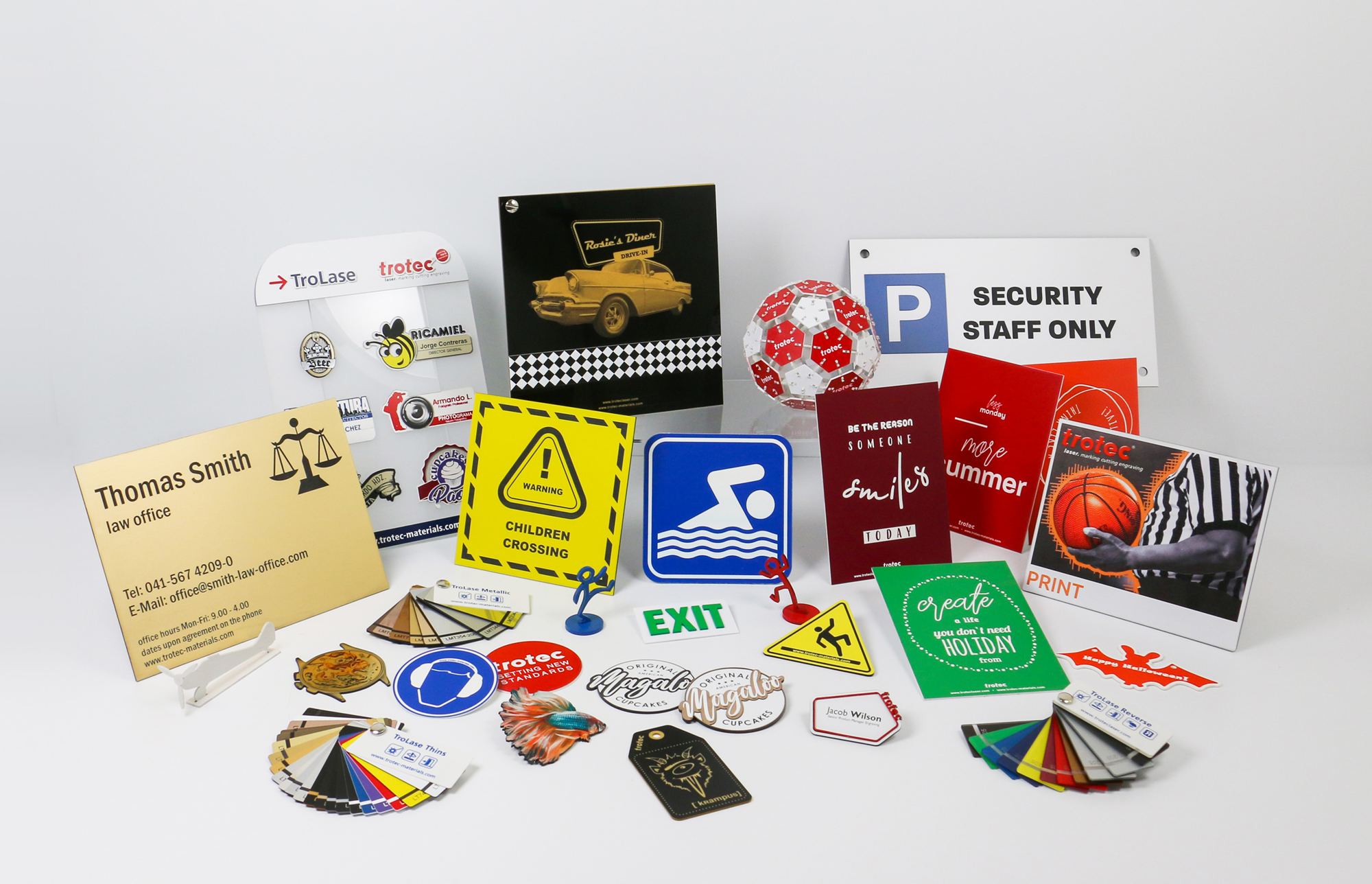 Markierungen, Beschriftungen, Logos oder Gravuren