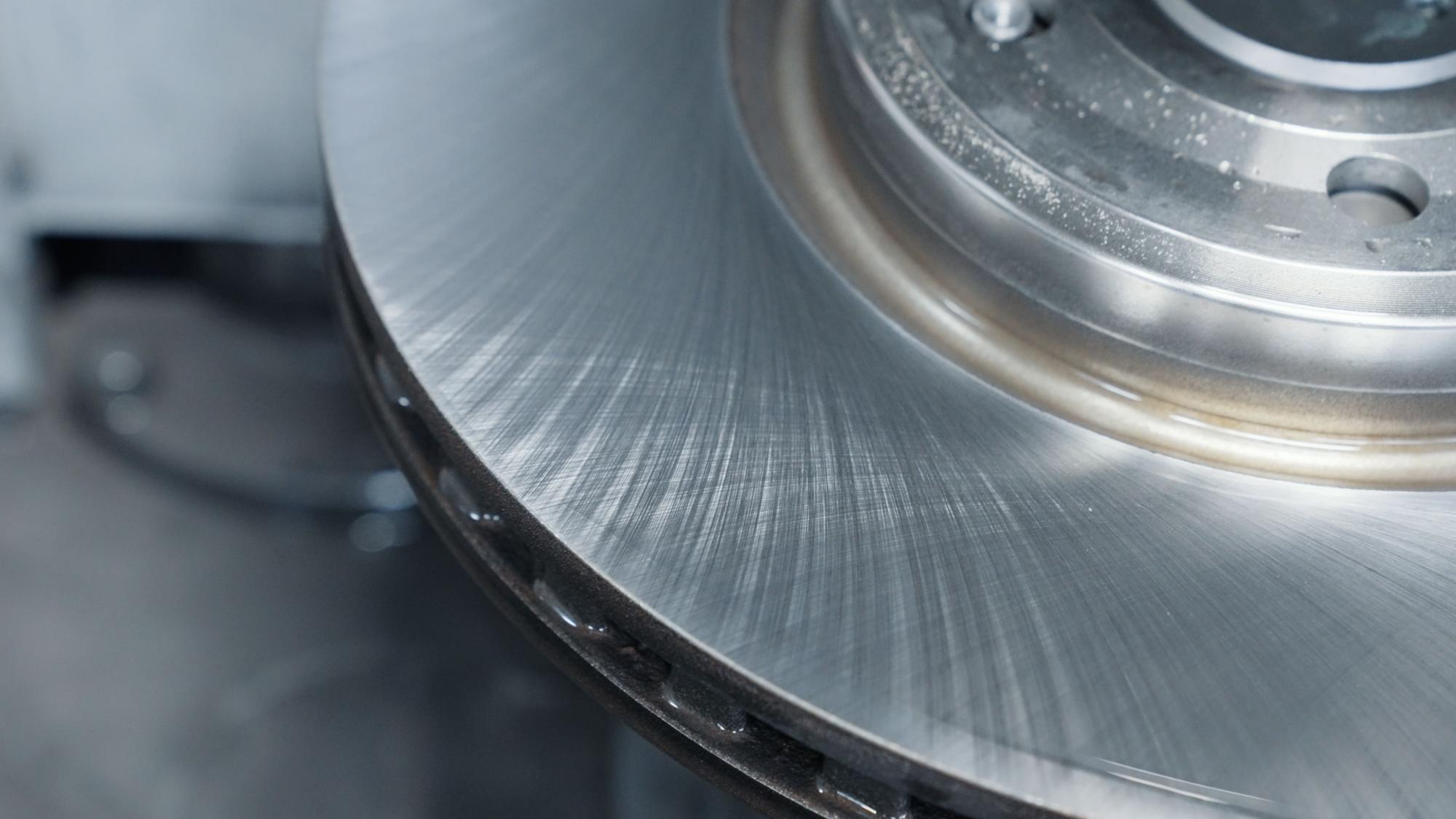 Kreuzschliff einer hartstoffbeschichteten Bremsscheibe. Foto: Nagel Technologies GmbH