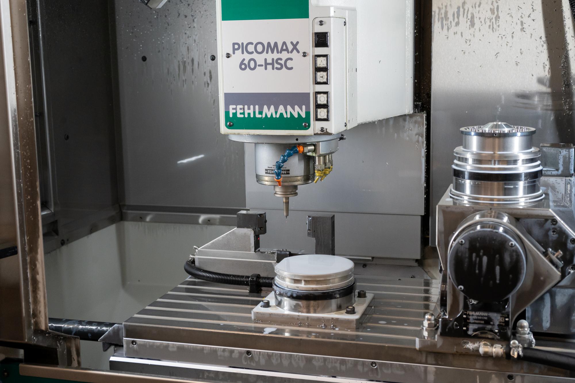Das Lasermesssystem Micro Compact NT wird auf einer Maschine von Fehlmann eingesetzt.