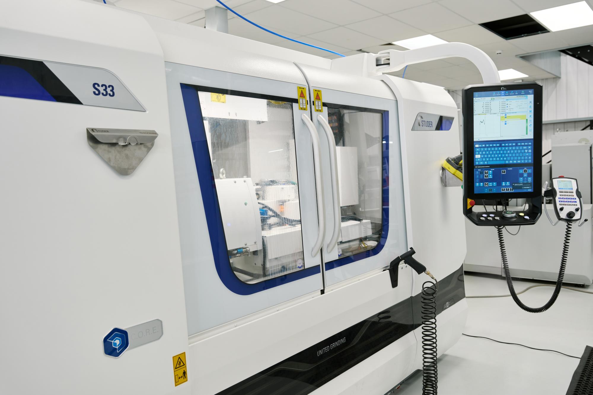 CNC Universal-Rundschleifmaschine S33 von Studer im Domin Technology Centre in Bristol