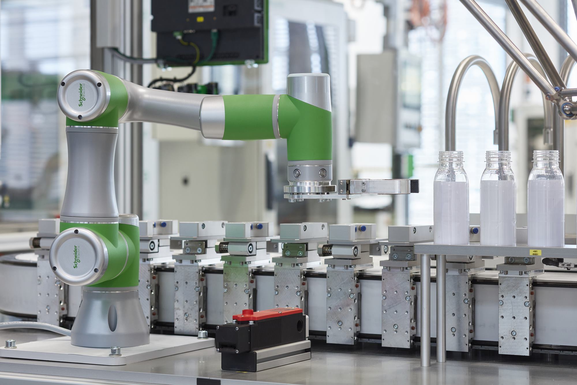 Cobot von Schneider Electric