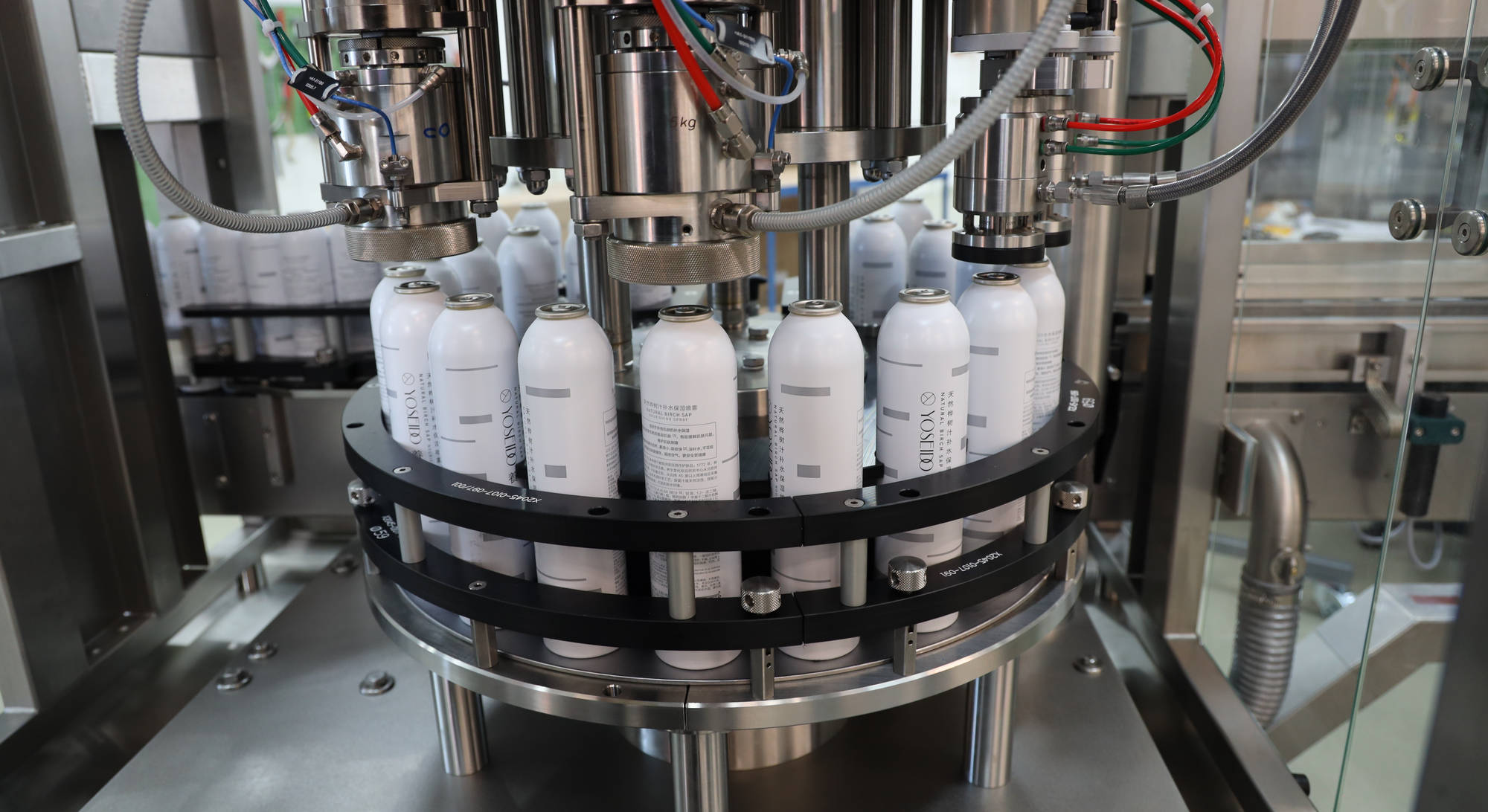 präzises Aufsetzen und Verpressen von Ventilen